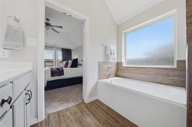 9218 Regan Way, Mont Belvieu, TX 77523