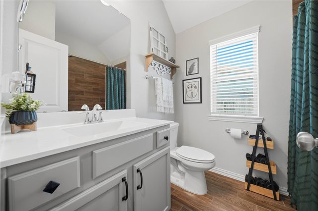 9218 Regan Way, Mont Belvieu, TX 77523