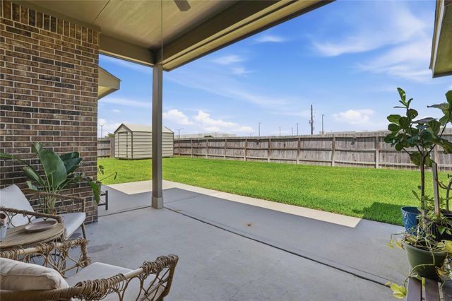 9218 Regan Way, Mont Belvieu, TX 77523