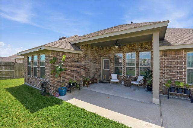 9218 Regan Way, Mont Belvieu, TX 77523