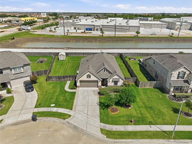 9218 Regan Way, Mont Belvieu, TX 77523