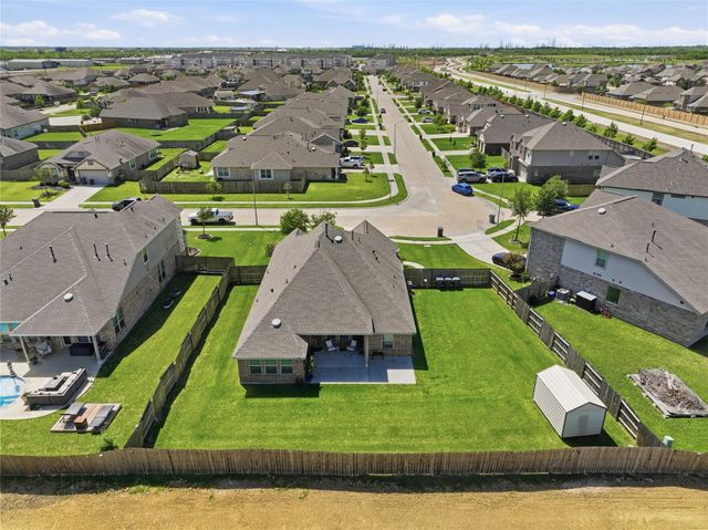 9218 Regan Way, Mont Belvieu, TX 77523