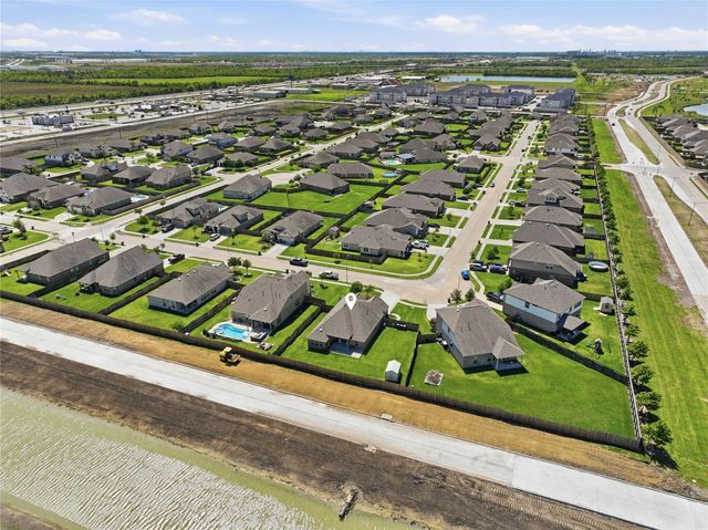 9218 Regan Way, Mont Belvieu, TX 77523