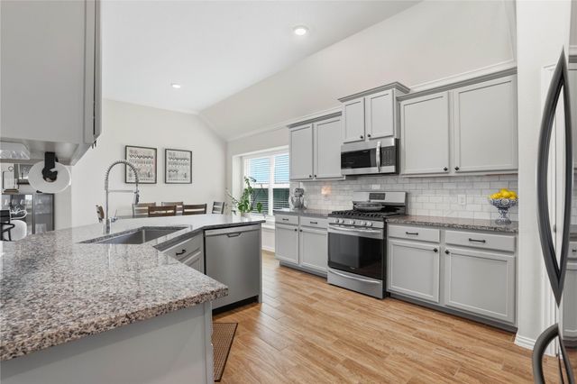 9218 Regan Way, Mont Belvieu, TX 77523