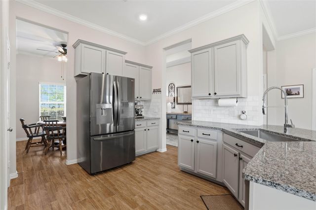 9218 Regan Way, Mont Belvieu, TX 77523