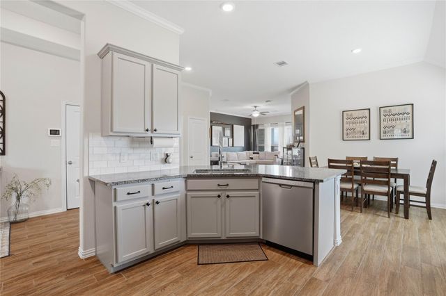 9218 Regan Way, Mont Belvieu, TX 77523