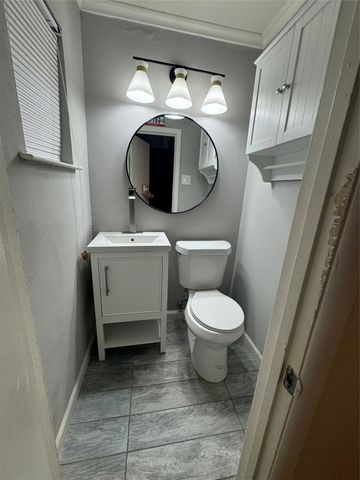 4945 N Hall Street F-4945, Dallas, TX 75235