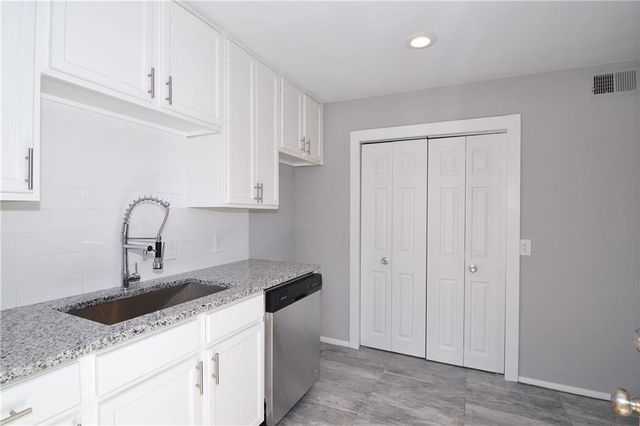 4945 N Hall Street F-4945, Dallas, TX 75235