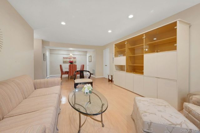 16 Bronxville Glen Drive 14, Bronxville, NY 10708