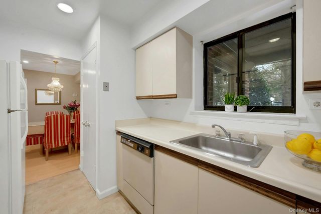 16 Bronxville Glen Drive 14, Bronxville, NY 10708