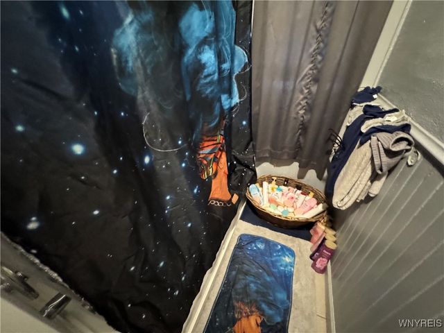 2225 Whitney Avenue, Niagara Falls, NY 14301