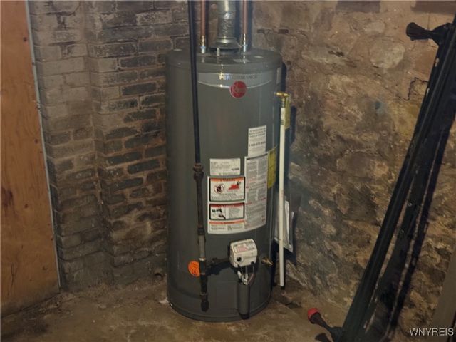 2225 Whitney Avenue, Niagara Falls, NY 14301