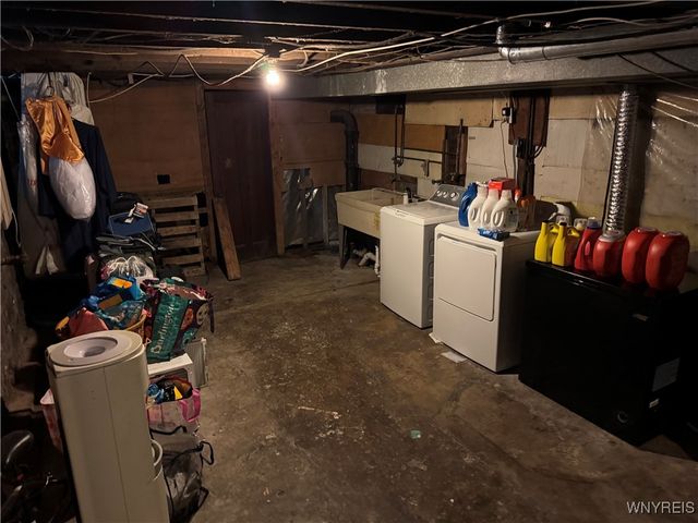 2225 Whitney Avenue, Niagara Falls, NY 14301