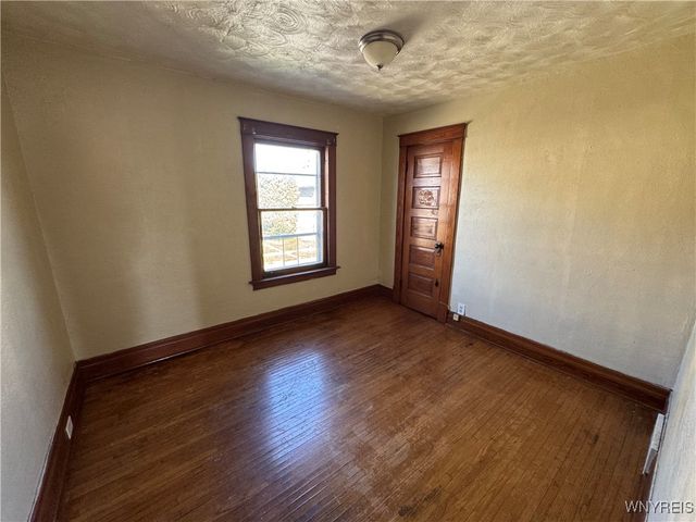 2225 Whitney Avenue, Niagara Falls, NY 14301