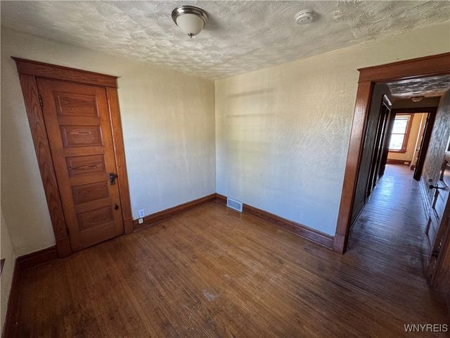 2225 Whitney Avenue, Niagara Falls, NY 14301