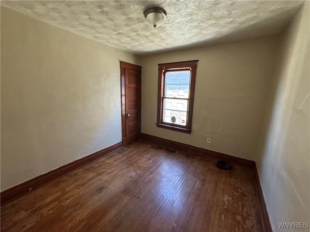 2225 Whitney Avenue, Niagara Falls, NY 14301