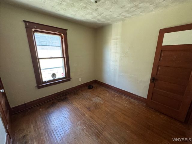 2225 Whitney Avenue, Niagara Falls, NY 14301