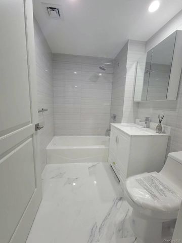41-62 Bowne Street 12H, Flushing, NY 11355