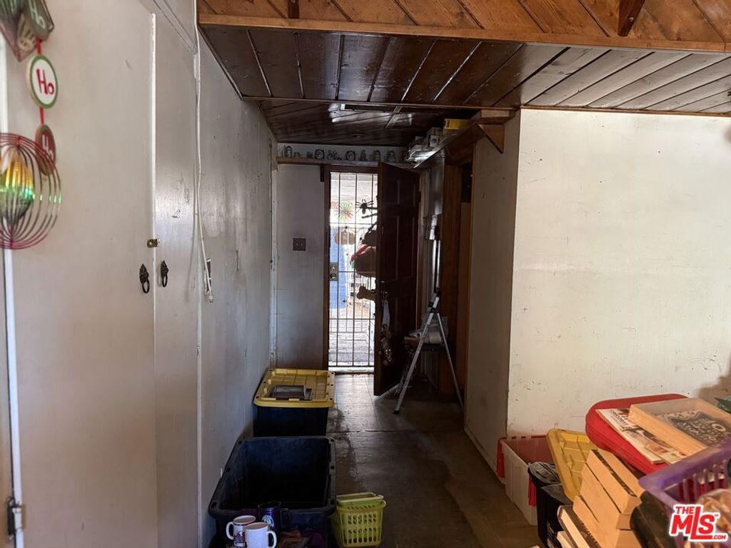 8018 Shirley Avenue, Los Angeles, CA 91335 — photo 3