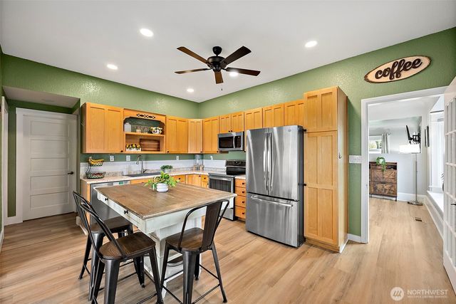 211 Calistoga Street E, Orting, WA 98360