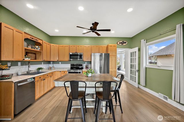 211 Calistoga Street E, Orting, WA 98360