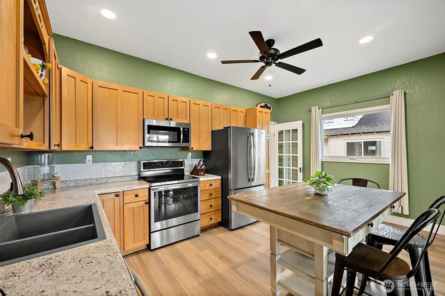211 Calistoga Street E, Orting, WA 98360