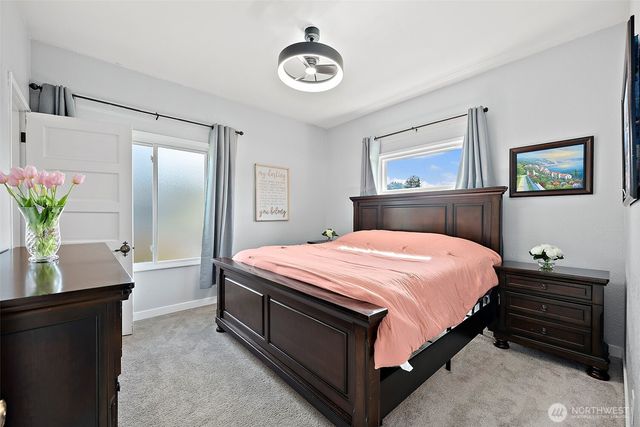 211 Calistoga Street E, Orting, WA 98360