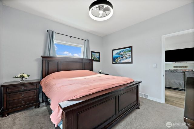 211 Calistoga Street E, Orting, WA 98360