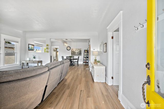 211 Calistoga Street E, Orting, WA 98360