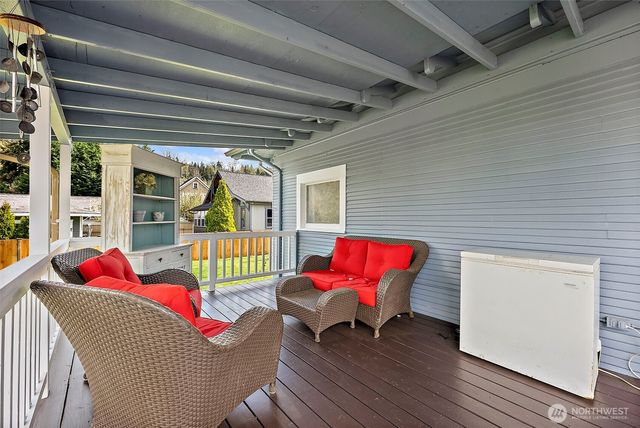 211 Calistoga Street E, Orting, WA 98360