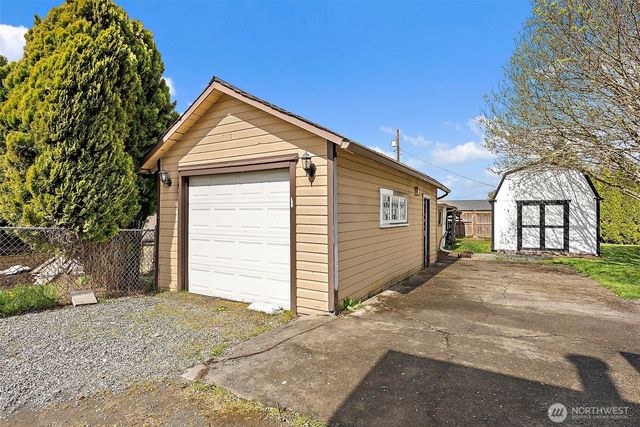 211 Calistoga Street E, Orting, WA 98360