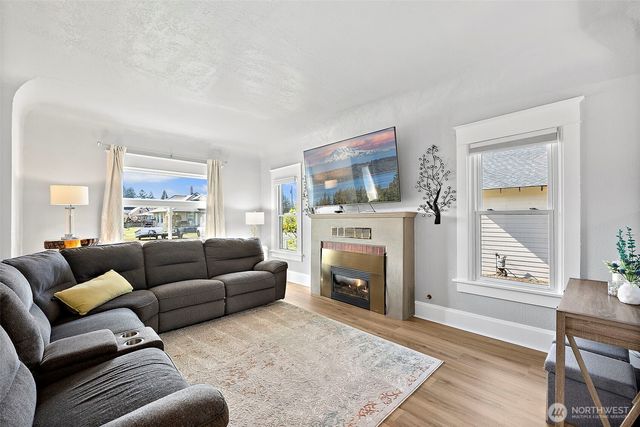 211 Calistoga Street E, Orting, WA 98360