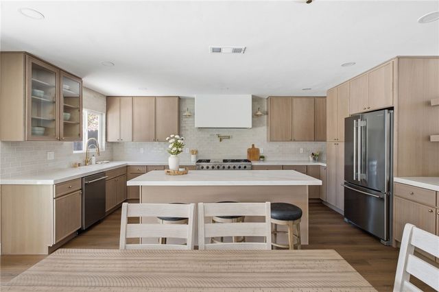 958 Fairway, Bakersfield, CA 93309