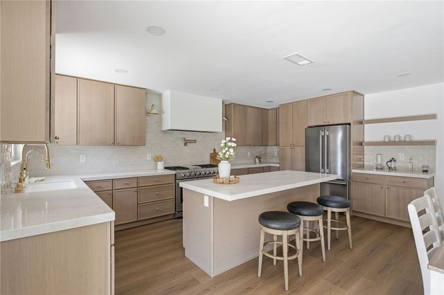 958 Fairway, Bakersfield, CA 93309