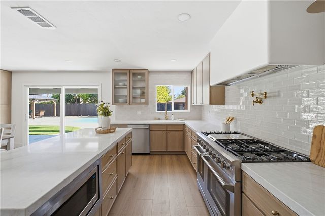 958 Fairway, Bakersfield, CA 93309