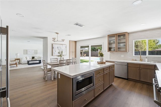 958 Fairway, Bakersfield, CA 93309