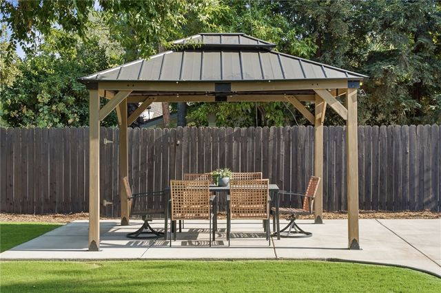 958 Fairway, Bakersfield, CA 93309