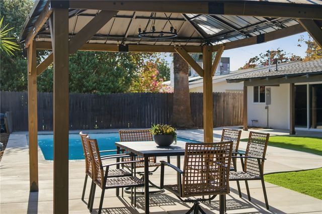 958 Fairway, Bakersfield, CA 93309