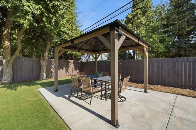 958 Fairway, Bakersfield, CA 93309