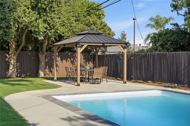 958 Fairway, Bakersfield, CA 93309