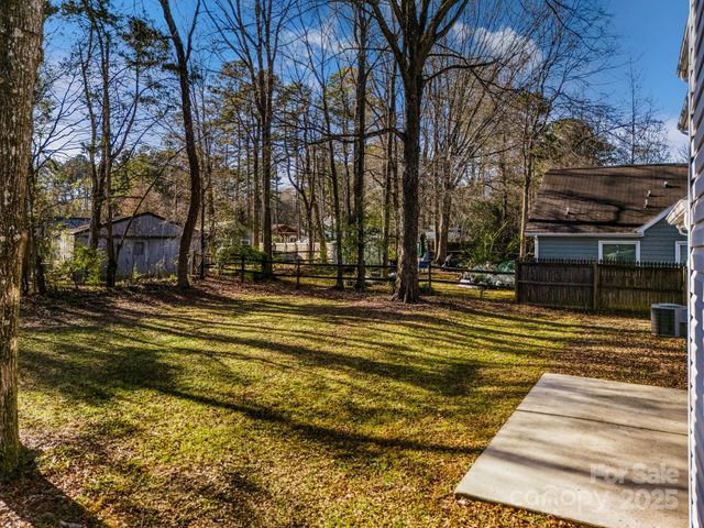 7515 Crestside Lane, Charlotte, NC 28227
