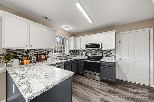 7515 Crestside Lane, Charlotte, NC 28227