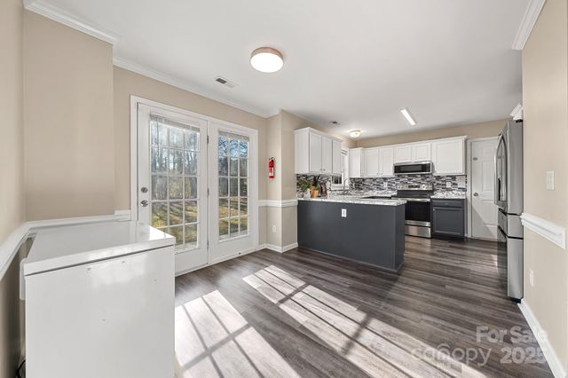 7515 Crestside Lane, Charlotte, NC 28227