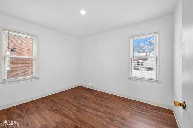 2037 Vernier Road, Grosse Pointe Woods, MI 48236