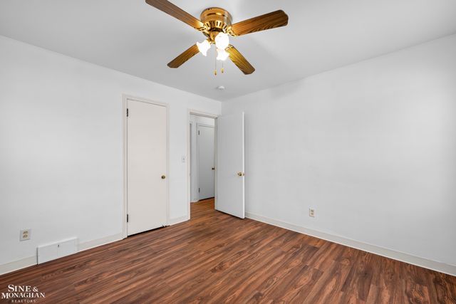 2037 Vernier Road, Grosse Pointe Woods, MI 48236