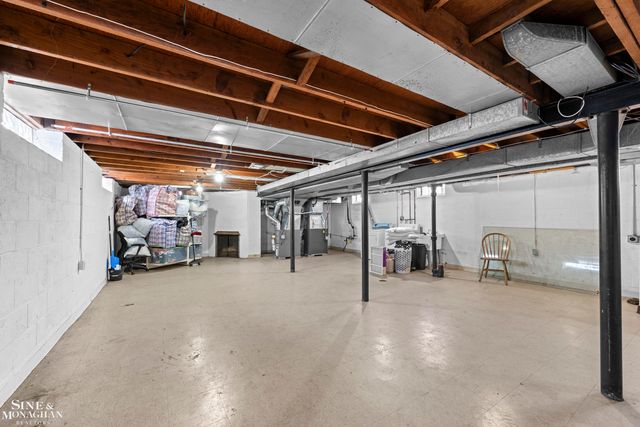 2037 Vernier Road, Grosse Pointe Woods, MI 48236