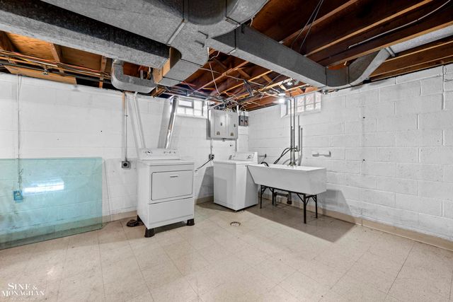 2037 Vernier Road, Grosse Pointe Woods, MI 48236