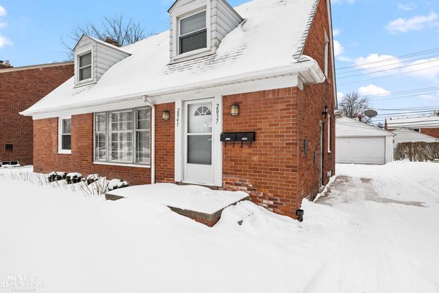 2037 Vernier Road, Grosse Pointe Woods, MI 48236