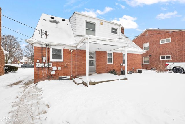 2037 Vernier Road, Grosse Pointe Woods, MI 48236