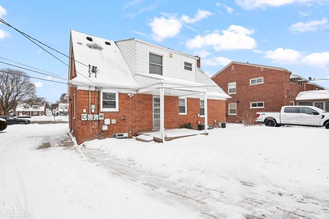 2037 Vernier Road, Grosse Pointe Woods, MI 48236